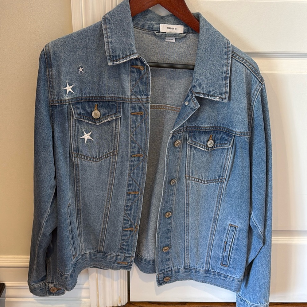 Forever 21 woman’s teen blue denim jeans jacket embroidered Stars sz L